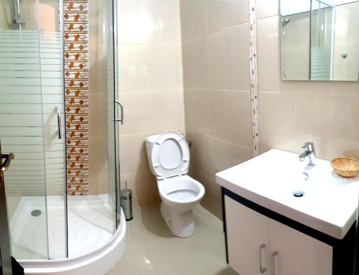 Vila Tisa Tismana Luaran gambar