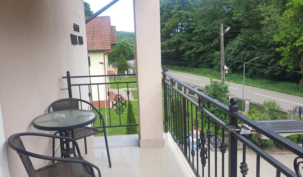 Vila Tisa Tismana Luaran gambar