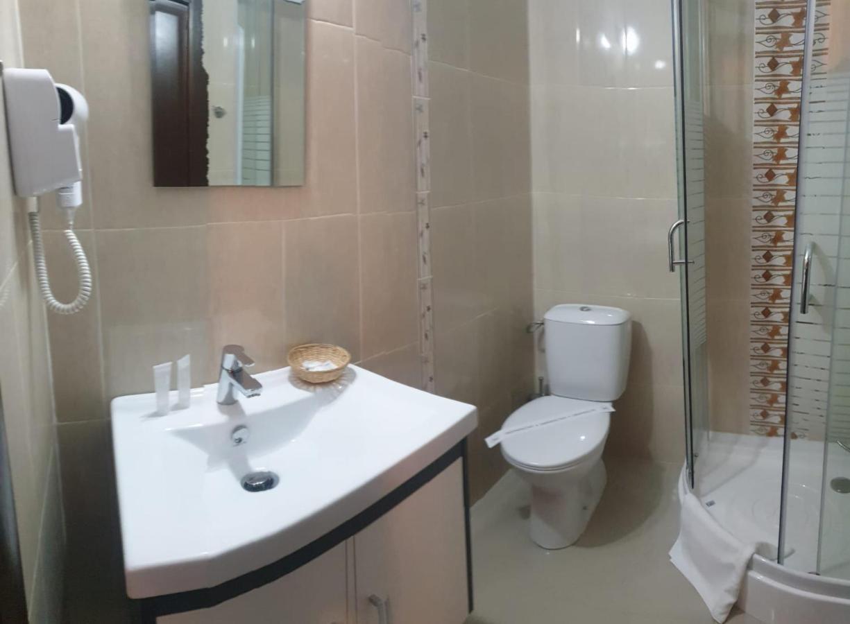 Vila Tisa Tismana Luaran gambar